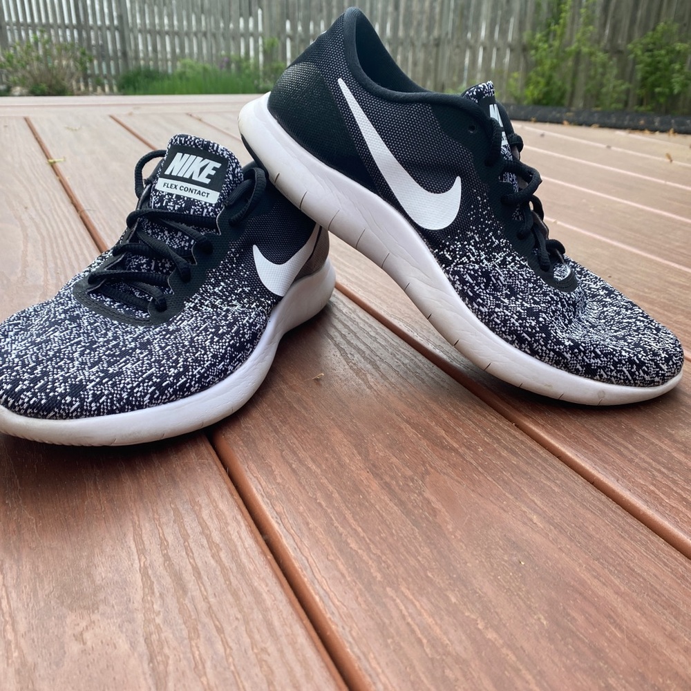 Nike Flex Contact Sneakers